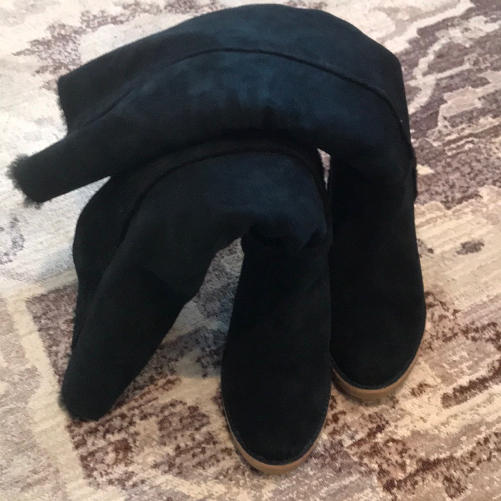 Black full to knee suede Uggs w rubber heel.Size 9USA.